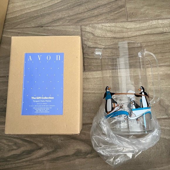 Avon Penguin Party Pitcher and Tumbler set - Picture 2 of 5